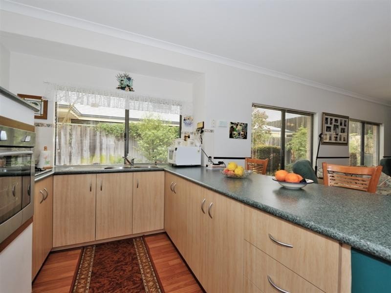 10 Rocklea Crescent, Ellenbrook WA 6069