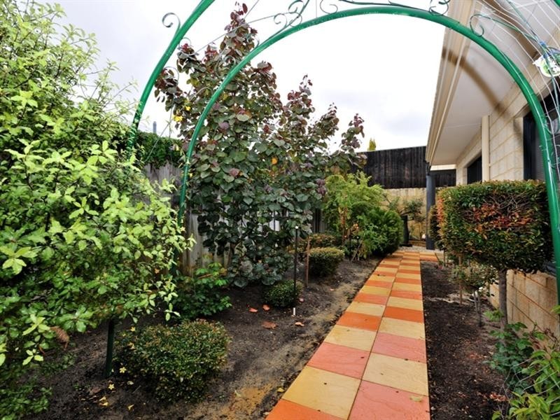 10 Rocklea Crescent, Ellenbrook WA 6069