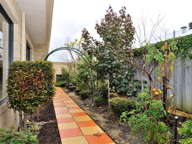 10 Rocklea Crescent, Ellenbrook WA 6069