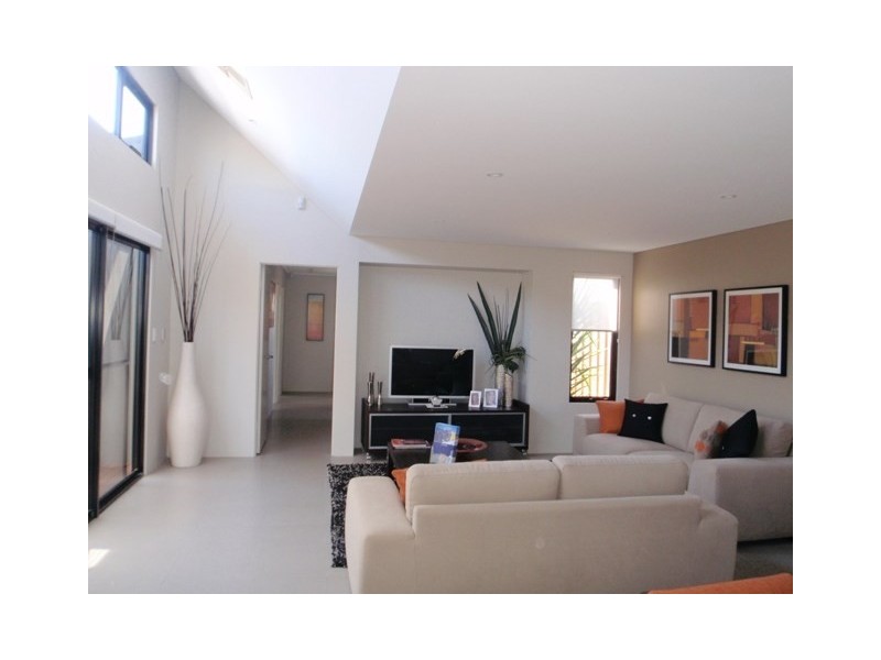 18 Dunrobin Drive, Ellenbrook WA 6069