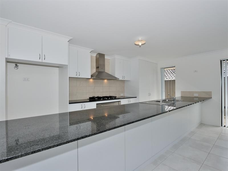 2 Hessian Street, Aveley WA 6069