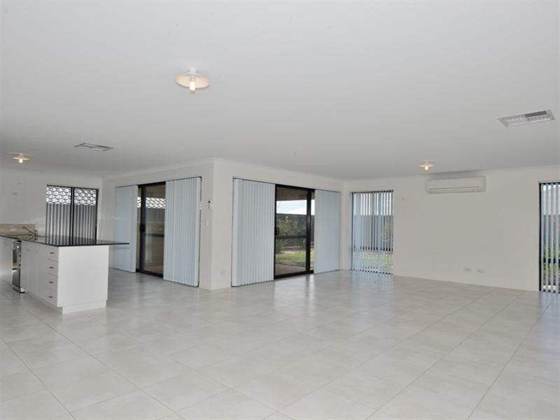 2 Hessian Street, Aveley WA 6069