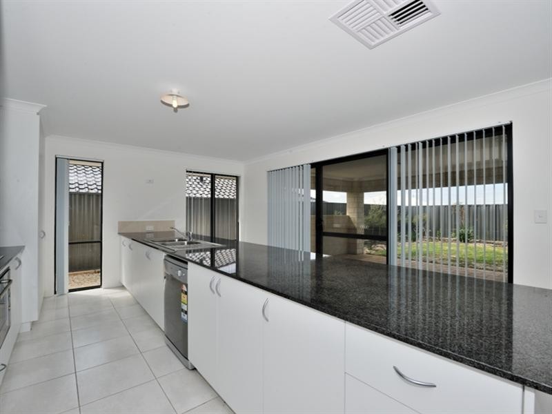 2 Hessian Street, Aveley WA 6069