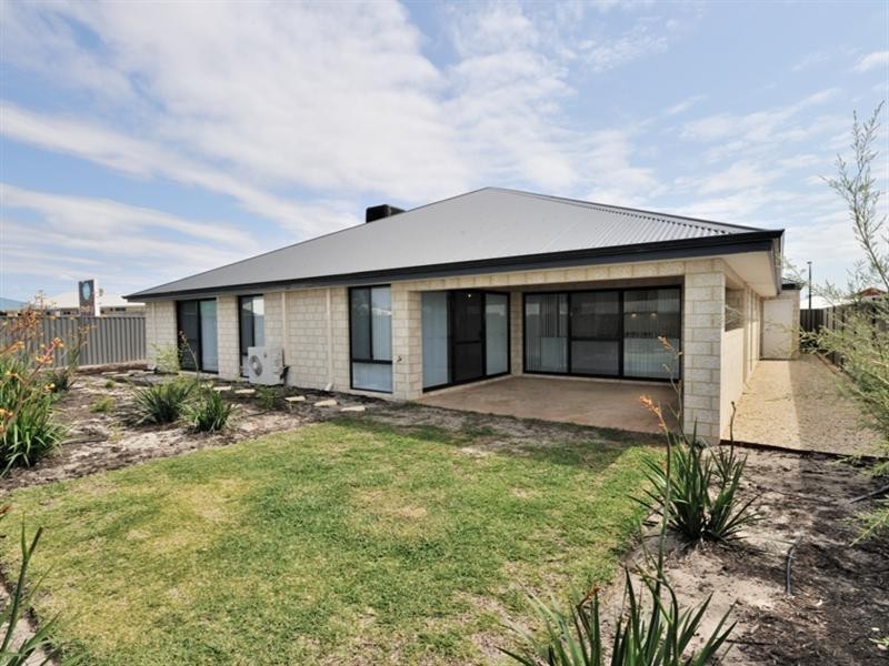 2 Hessian Street, Aveley WA 6069