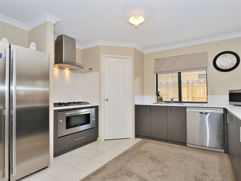 74 ELMRIDGE Parkway, Ellenbrook WA 6069