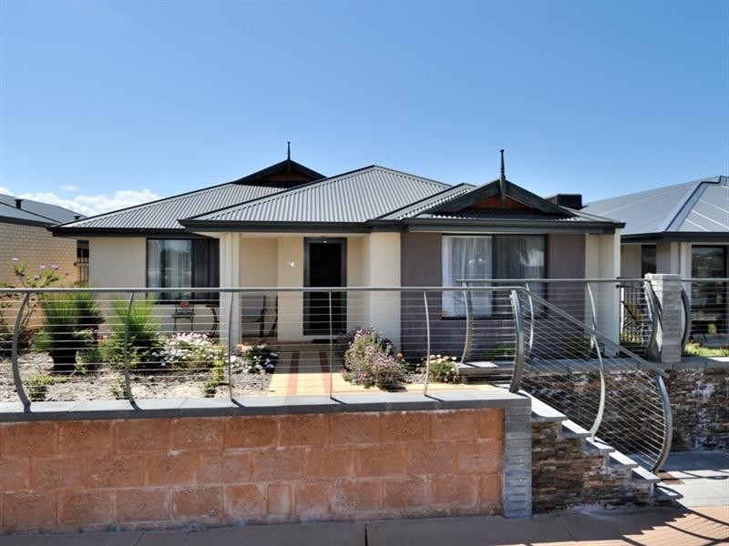 74 ELMRIDGE Parkway, Ellenbrook WA 6069