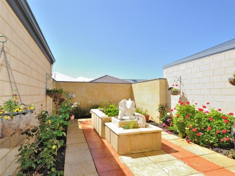 74 ELMRIDGE Parkway, Ellenbrook WA 6069