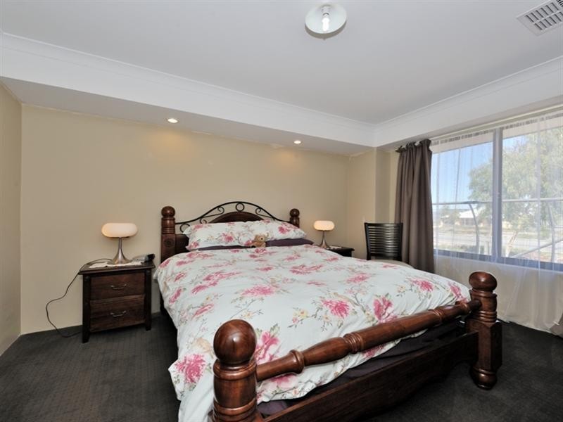 74 ELMRIDGE Parkway, Ellenbrook WA 6069