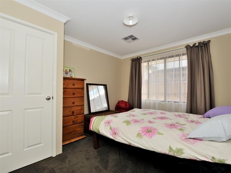 74 ELMRIDGE Parkway, Ellenbrook WA 6069