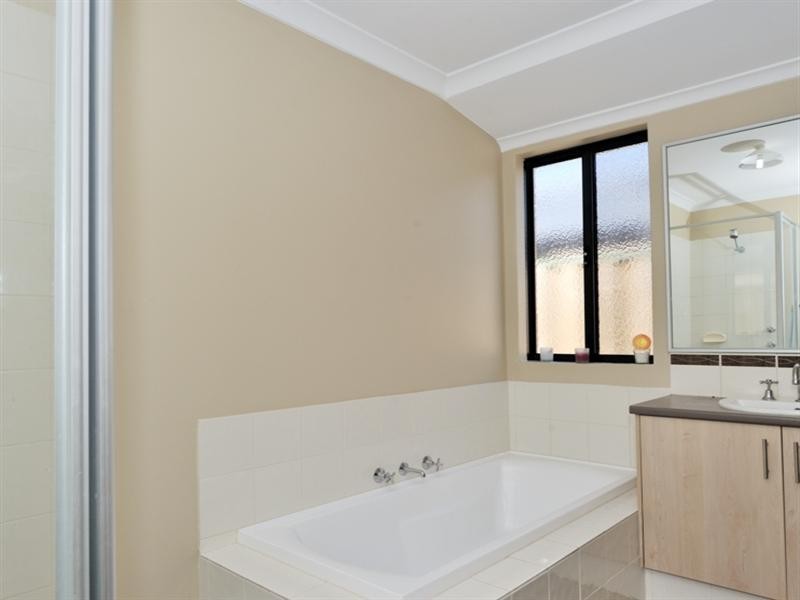 74 ELMRIDGE Parkway, Ellenbrook WA 6069