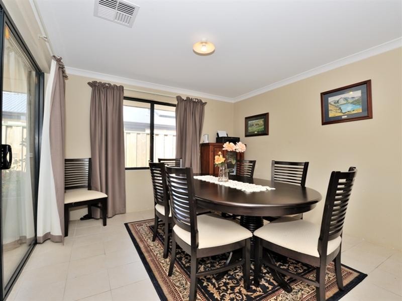 74 ELMRIDGE Parkway, Ellenbrook WA 6069