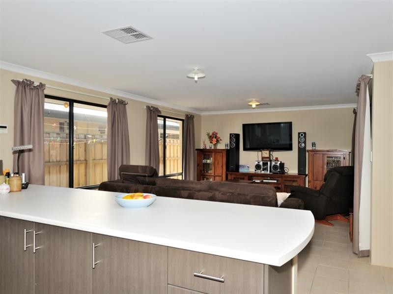 74 ELMRIDGE Parkway, Ellenbrook WA 6069