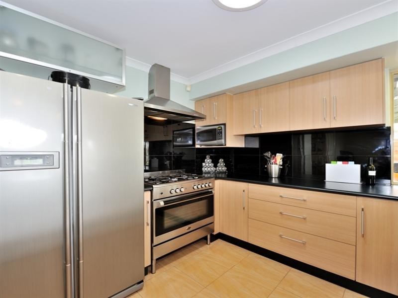 19 Nicholson Place, Ballajura WA 6066