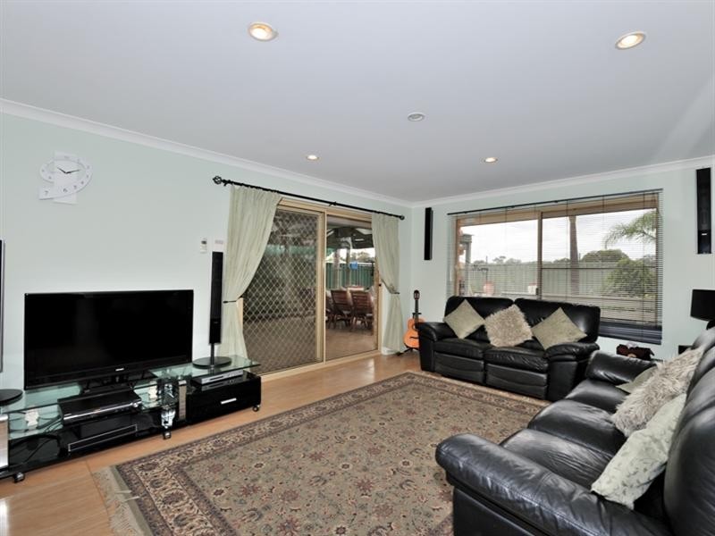 19 Nicholson Place, Ballajura WA 6066