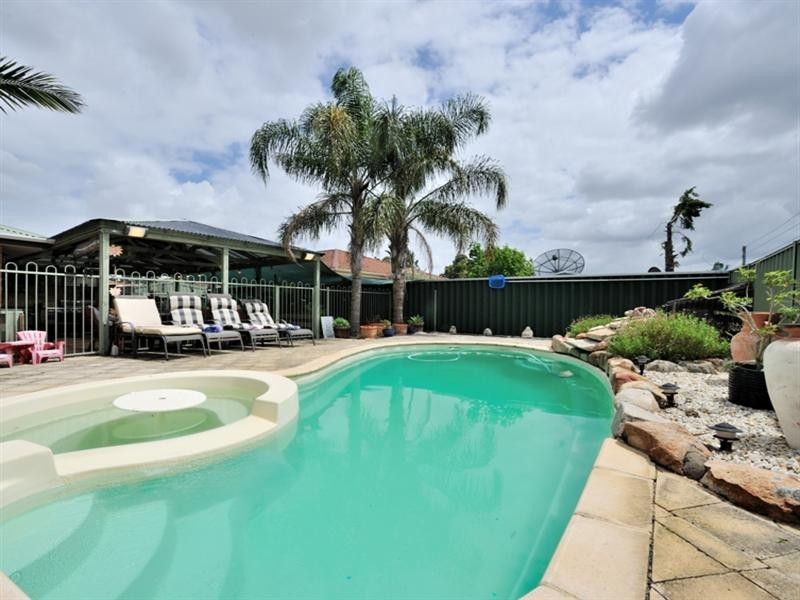 19 Nicholson Place, Ballajura WA 6066
