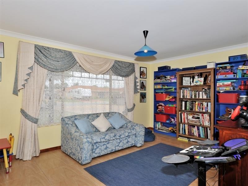 19 Nicholson Place, Ballajura WA 6066