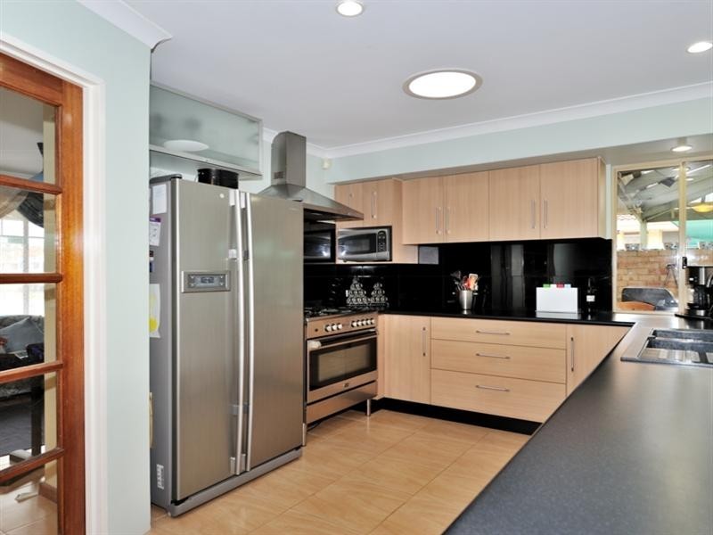 19 Nicholson Place, Ballajura WA 6066