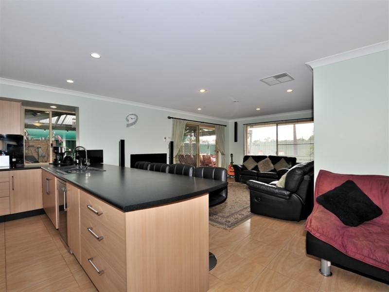 19 Nicholson Place, Ballajura WA 6066