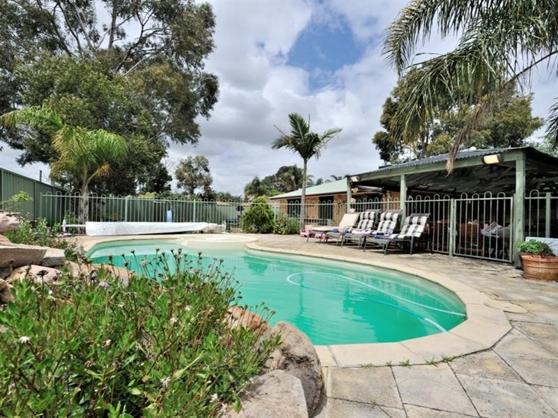 19 Nicholson Place, Ballajura WA 6066