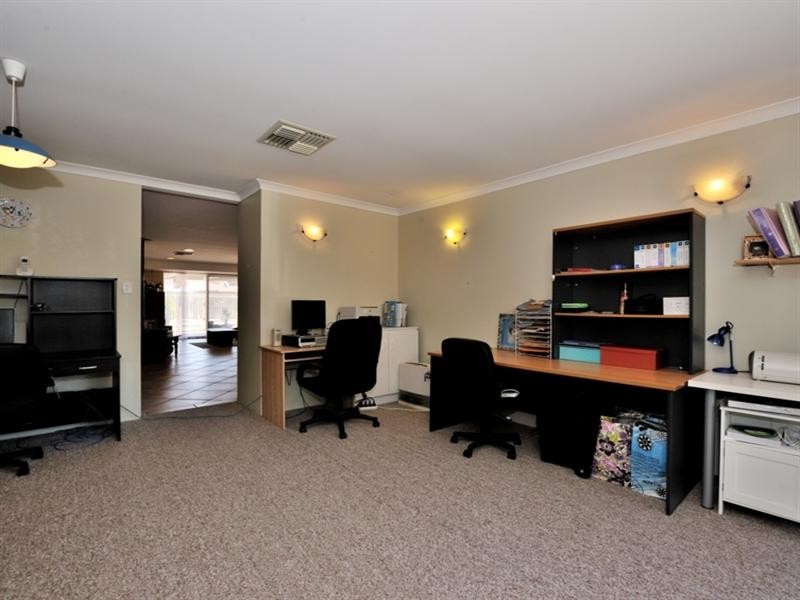 27 Wildflower Circle, Ellenbrook WA 6069