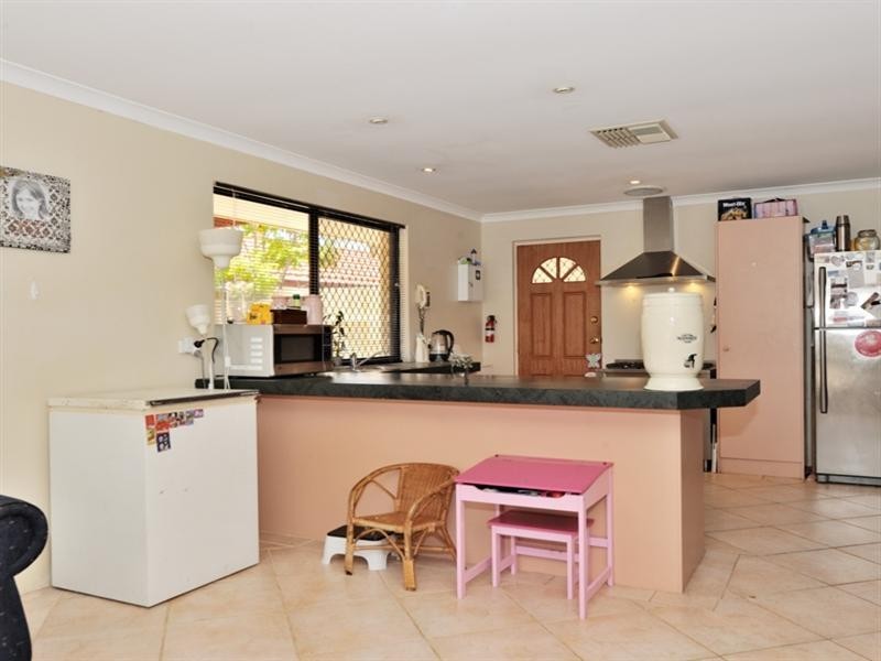 27 Wildflower Circle, Ellenbrook WA 6069