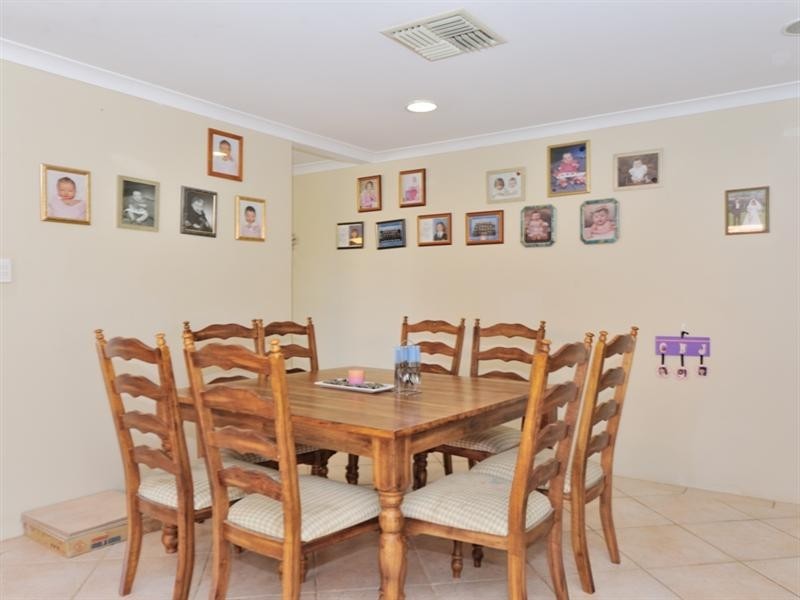 27 Wildflower Circle, Ellenbrook WA 6069