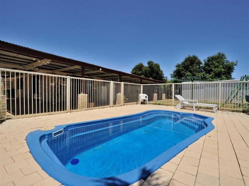 27 Wildflower Circle, Ellenbrook WA 6069