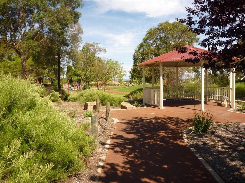 27 Wildflower Circle, Ellenbrook WA 6069