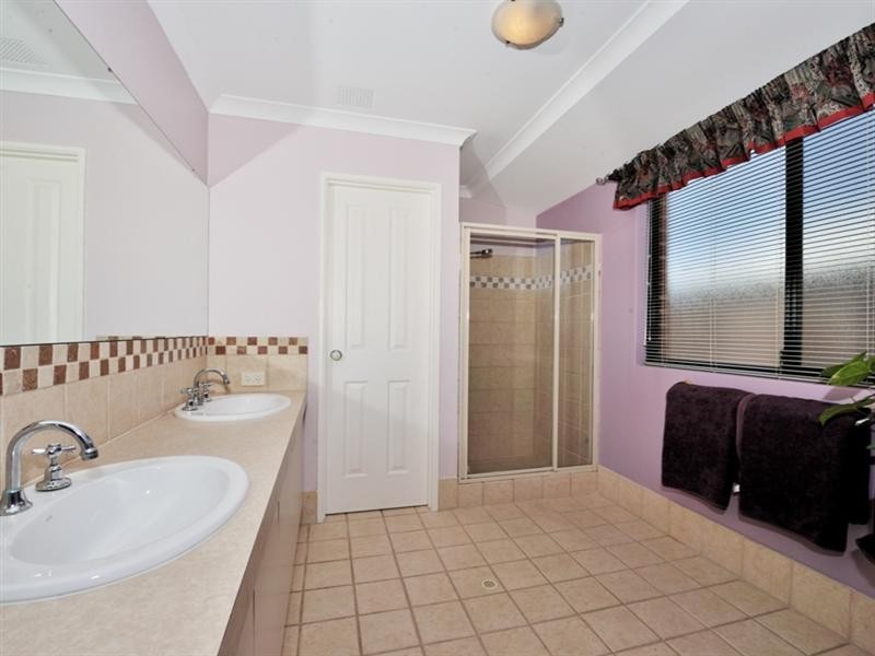 48 Garran Loop, Henley Brook WA 6055