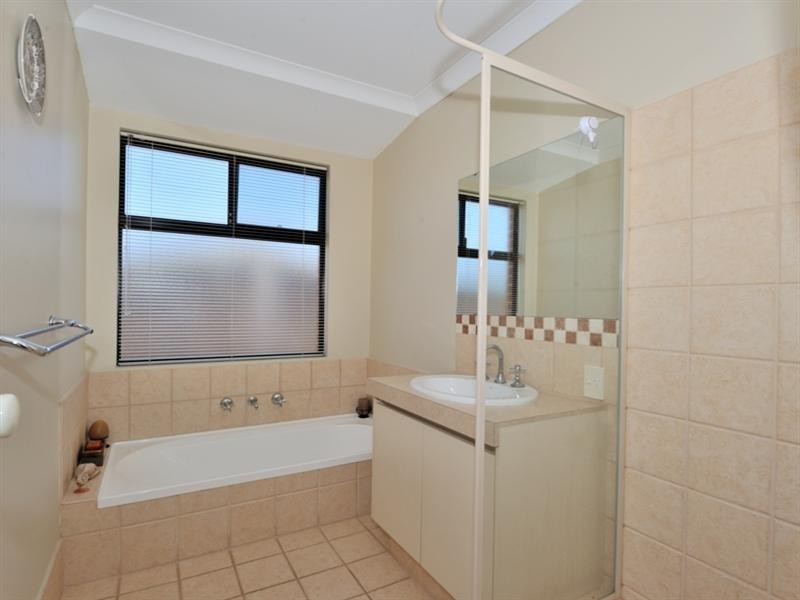 48 Garran Loop, Henley Brook WA 6055