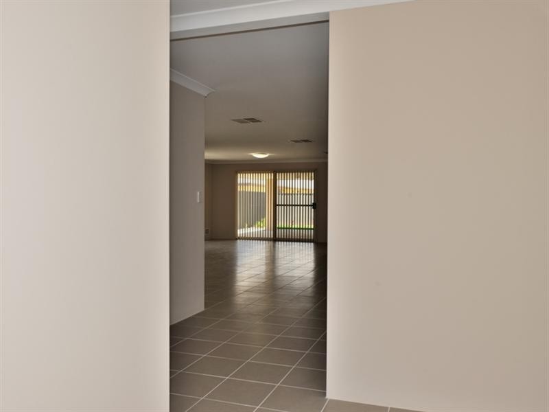 35 Cinnabar Bend, Aveley WA 6069
