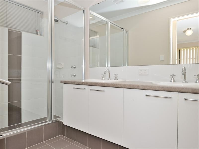 35 Cinnabar Bend, Aveley WA 6069