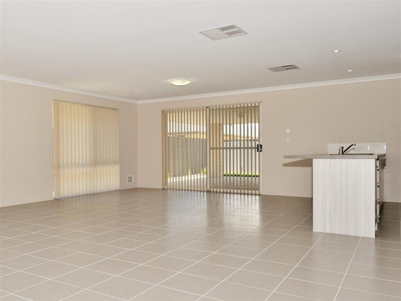 35 Cinnabar Bend, Aveley WA 6069