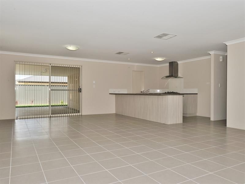 35 Cinnabar Bend, Aveley WA 6069