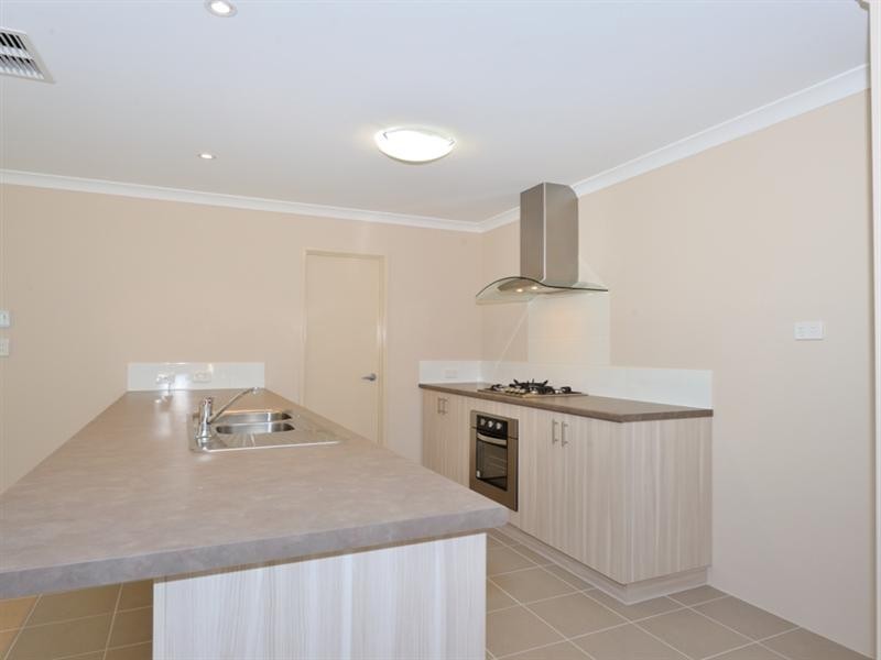 35 Cinnabar Bend, Aveley WA 6069