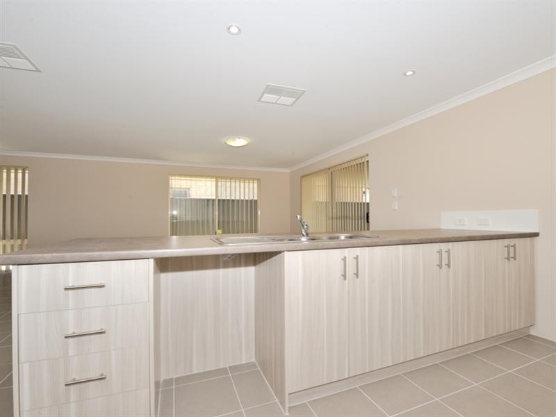 35 Cinnabar Bend, Aveley WA 6069