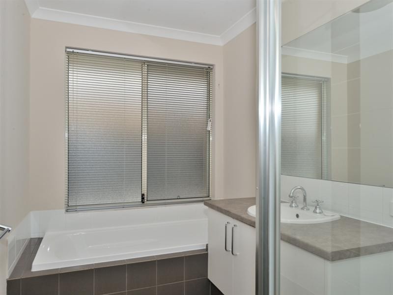 35 Cinnabar Bend, Aveley WA 6069