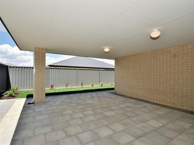 35 Cinnabar Bend, Aveley WA 6069