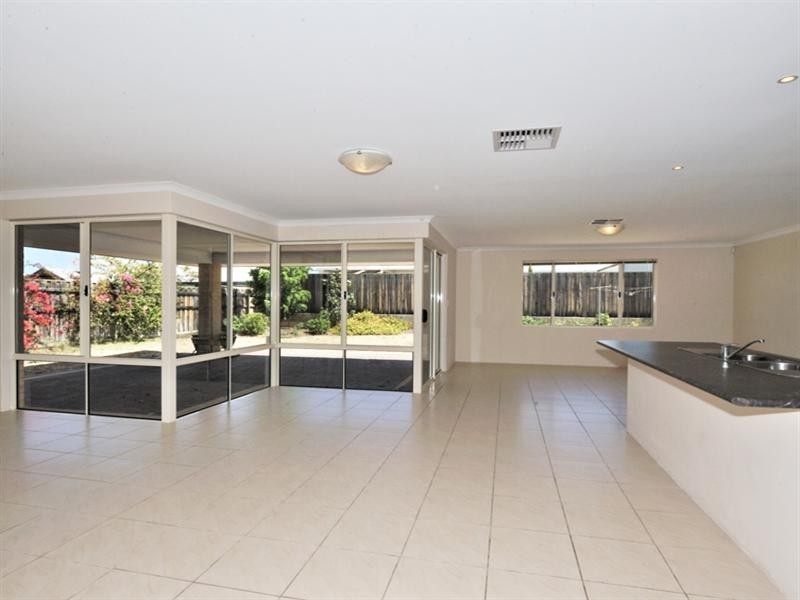 5 Blendon Avenue, Ellenbrook WA 6069