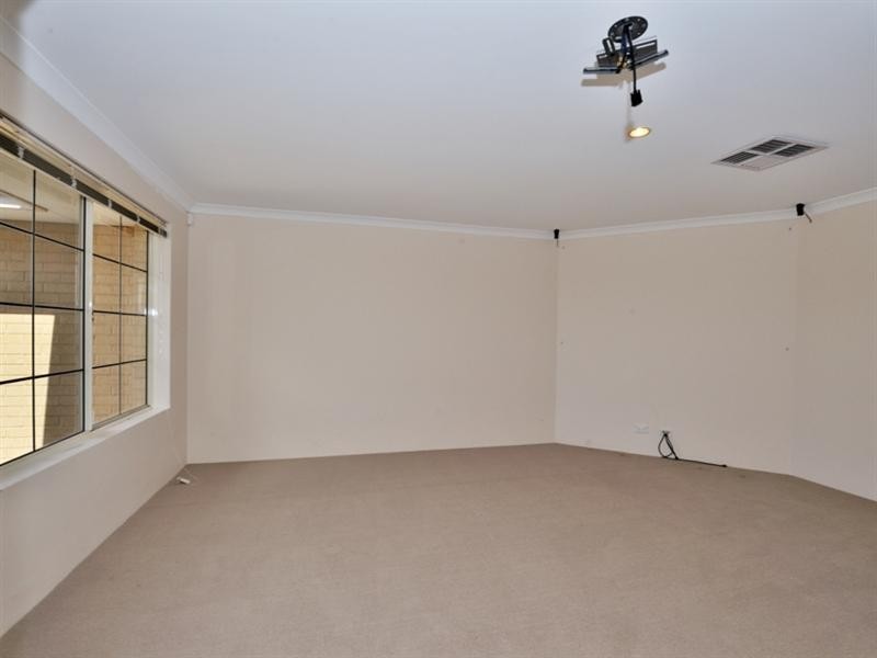 5 Blendon Avenue, Ellenbrook WA 6069