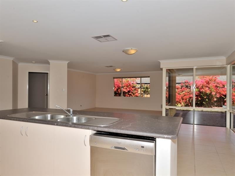 5 Blendon Avenue, Ellenbrook WA 6069