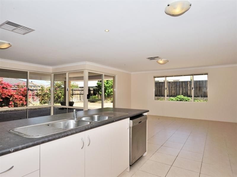 5 Blendon Avenue, Ellenbrook WA 6069