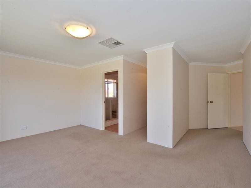 5 Blendon Avenue, Ellenbrook WA 6069