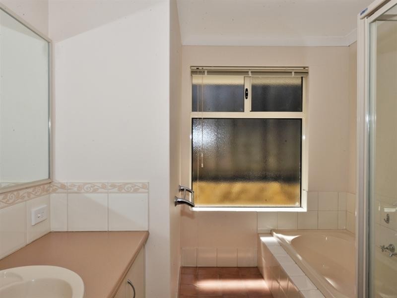 5 Blendon Avenue, Ellenbrook WA 6069