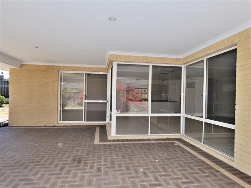 5 Blendon Avenue, Ellenbrook WA 6069