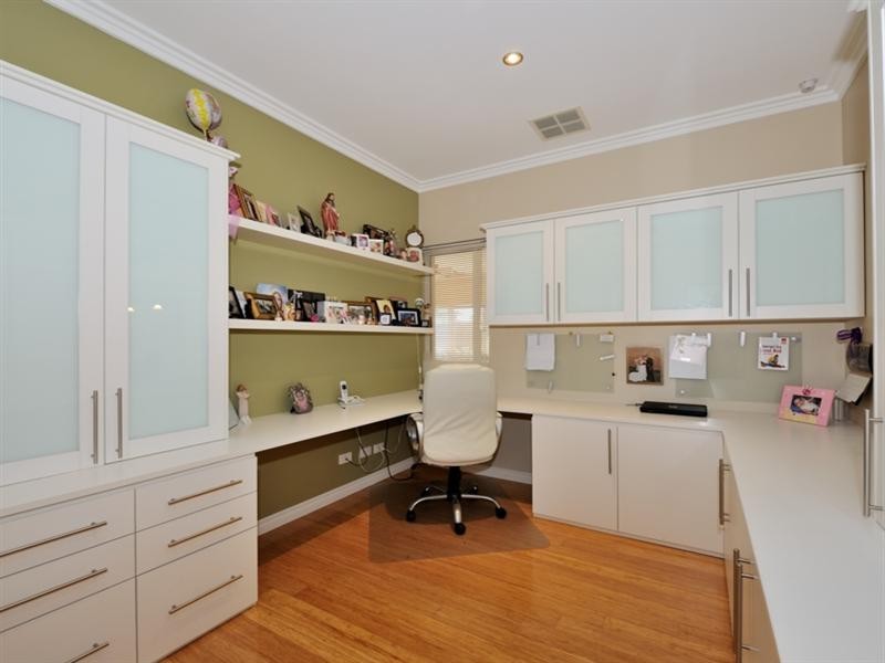 23 Longview Way, The Vines WA 6069
