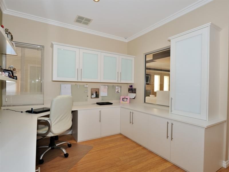 23 Longview Way, The Vines WA 6069