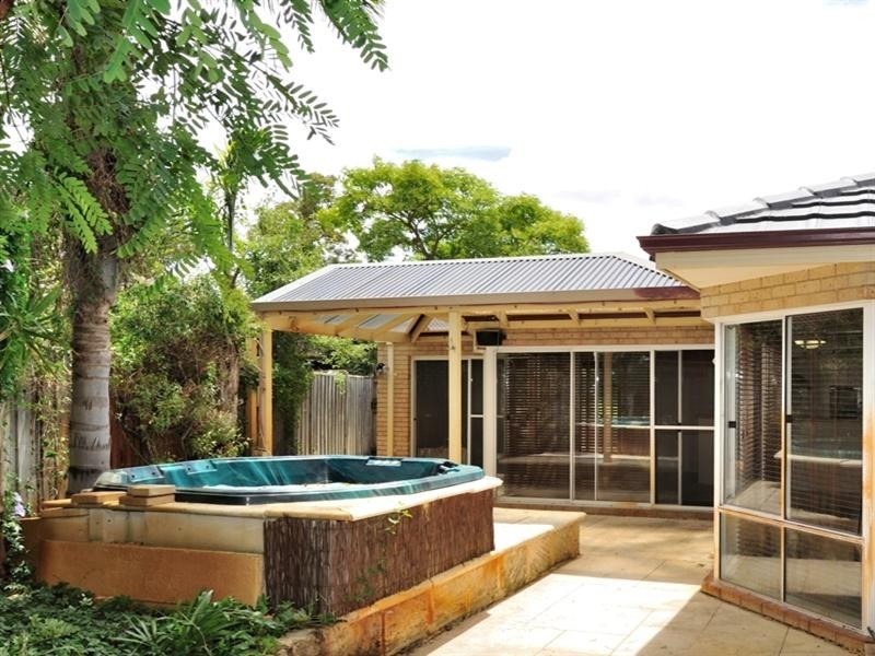 12 Chandon Terrace, The Vines WA 6069