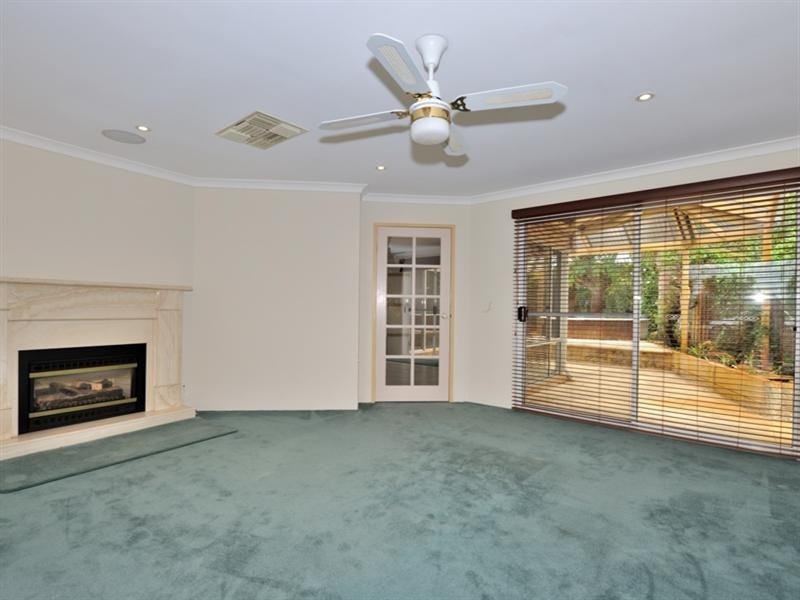 12 Chandon Terrace, The Vines WA 6069