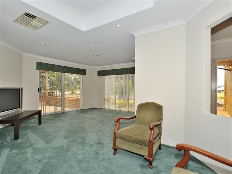 12 Chandon Terrace, The Vines WA 6069